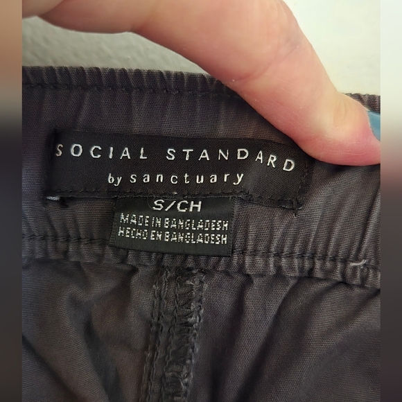 Social Standard by Sanctuary gray cargo pants size Small - Picture 6 of 6